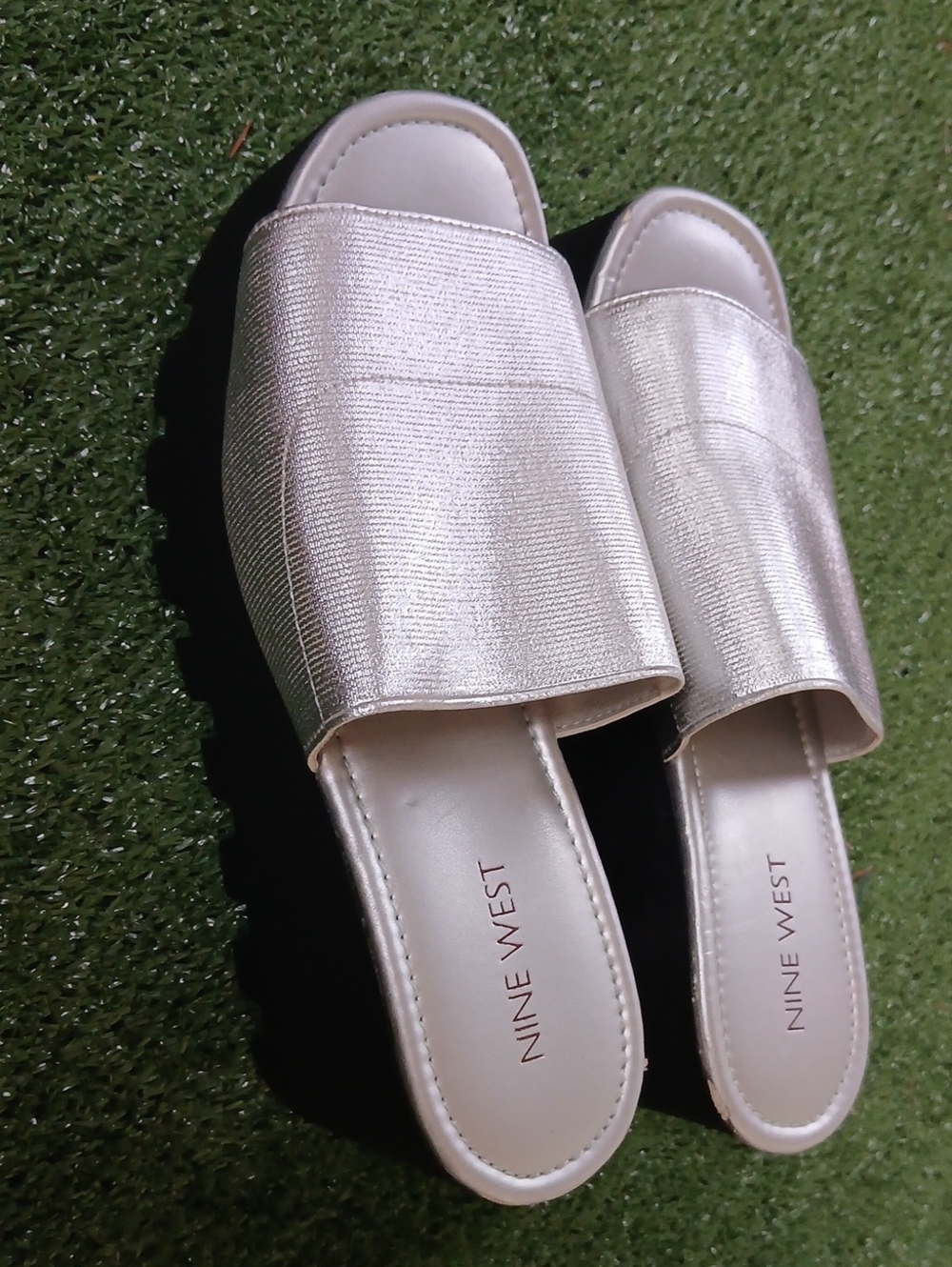 😍Women Nine West  silver color Slide Mules Size 7M